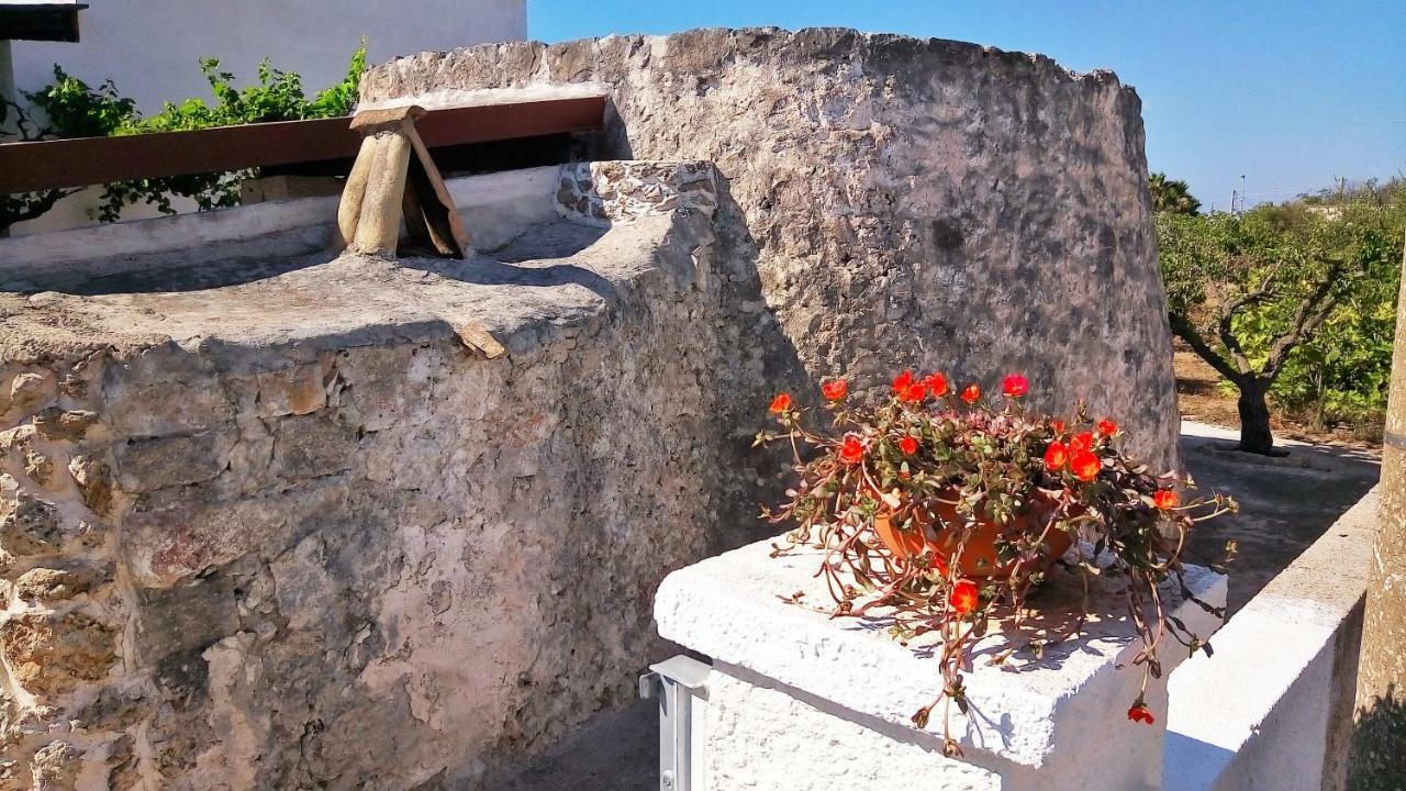 Trullo Don Gabriel Villa Alliste Exterior photo